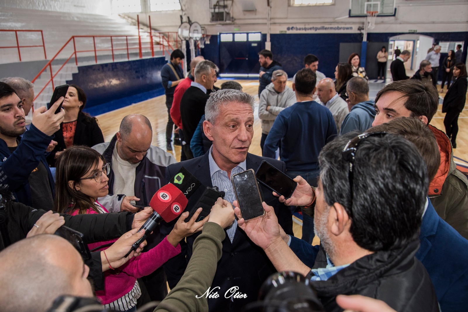 Arcioni inauguró en Puerto Madryn la nueva cancha de básquet de Guillermo Brown